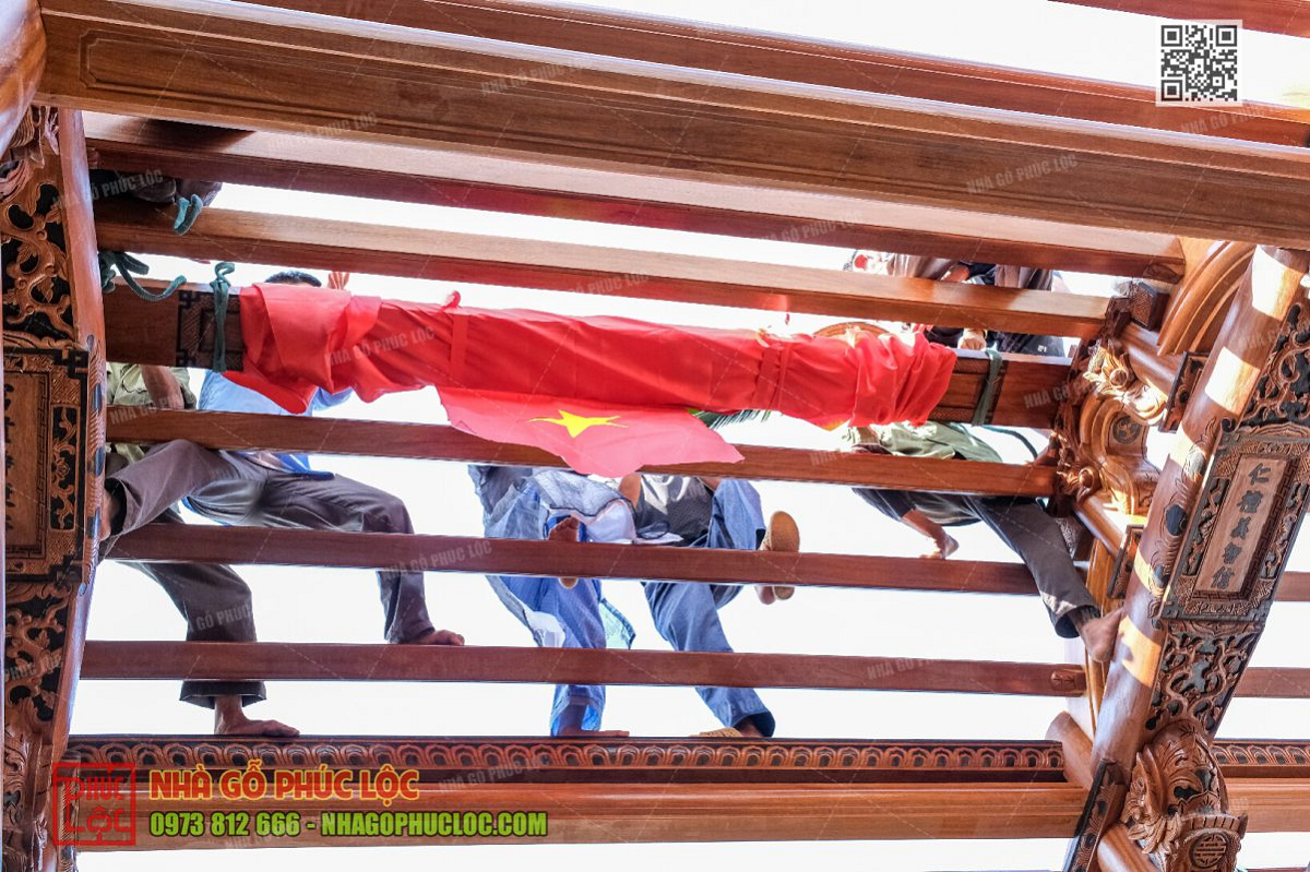 Cất nóc nhà là nghi lễ quan trọng khi về nhà mới